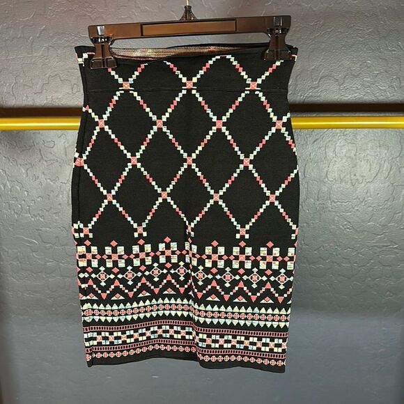 BCBGMaxAzria Black and Pink Pencil Skirt Knee-length Embellished for Cocktail - Picture 3 of 4